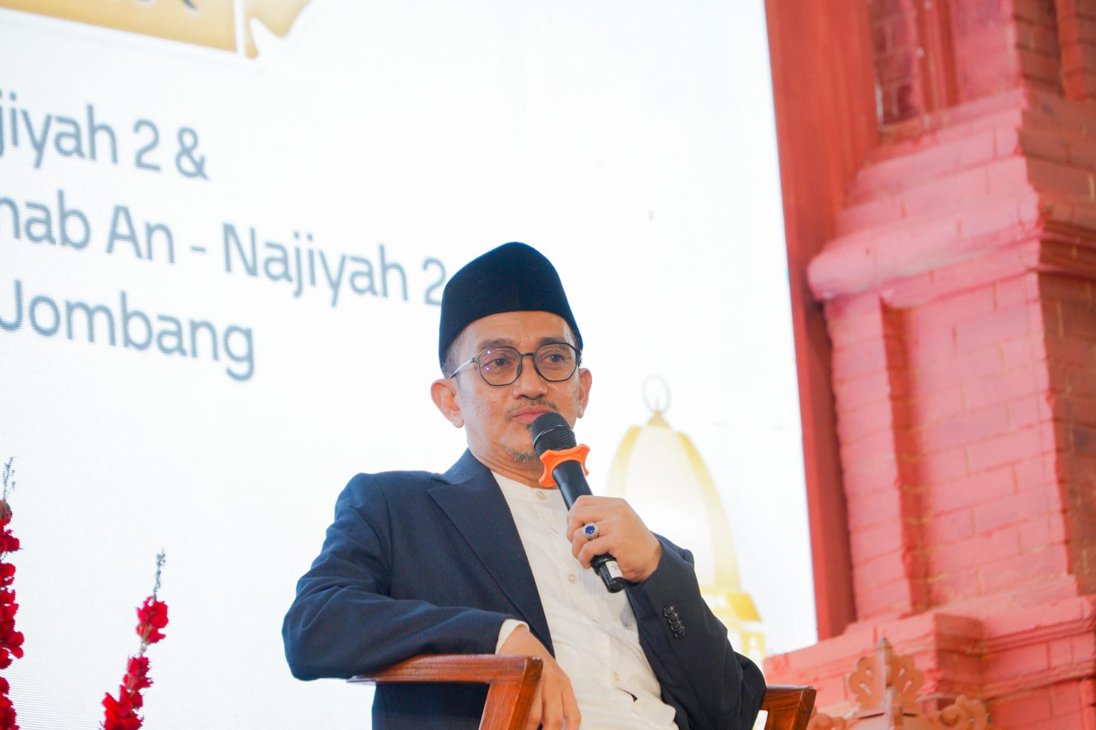 Pesan Cinta Pengasuh : Berpetuanglah, bermimpilah, dan menulislah!